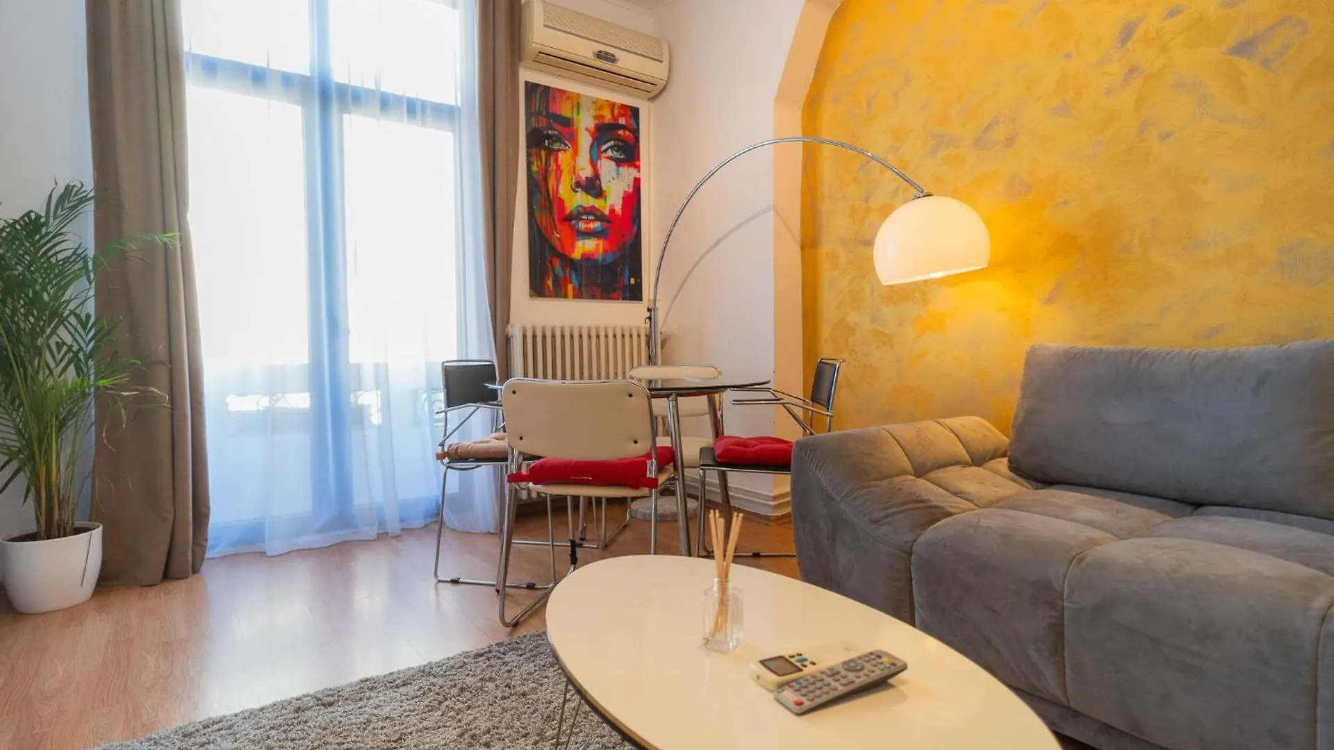 Prime Location - Breathtaking Architectural Views Apartment Bucharest 0*,  Romania