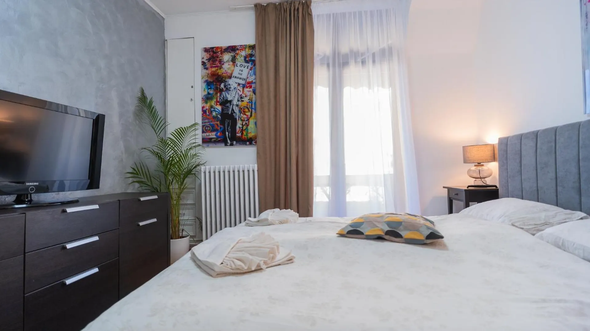 Prime Location - Breathtaking Architectural Views Apartment Bucharest